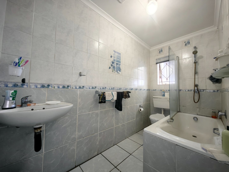 3 Bedroom Property for Sale in Lentegeur Western Cape